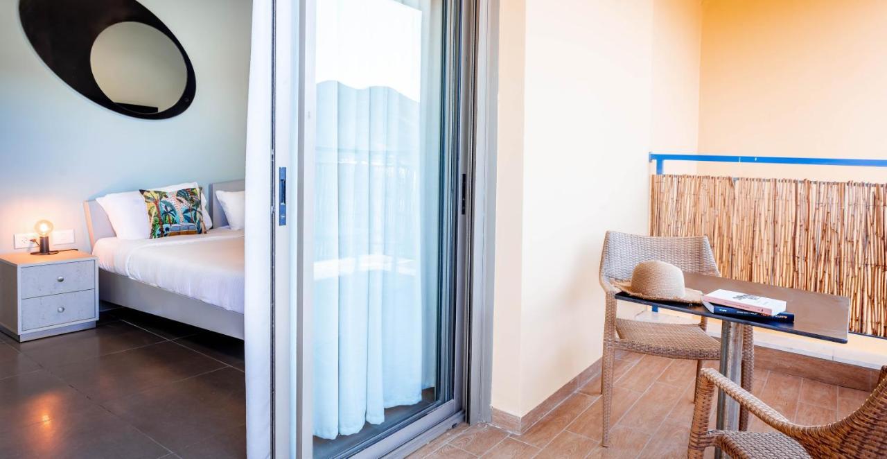 Almogim Suites Eilat Hotel (Adults Only) エクステリア 写真
