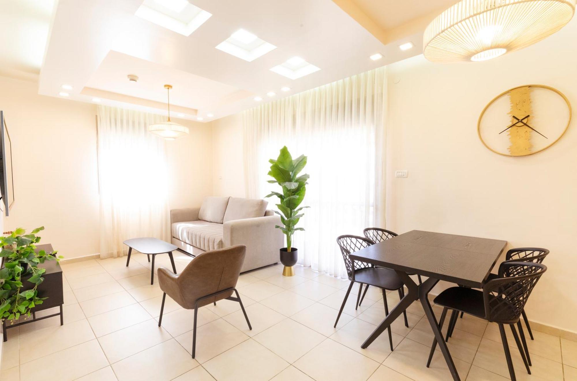 Almogim Suites Eilat Hotel (Adults Only) エクステリア 写真
